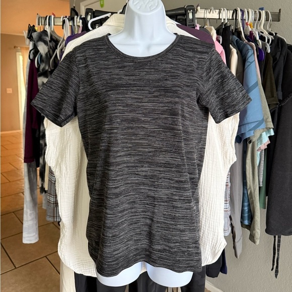 Lululemon Swiftly‎ Tech Short Sleeve (Breeze) *Relaxed Fit Black / White / Black - Picture 3 of 8